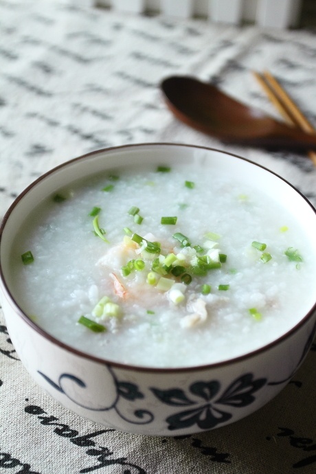 懒人方法炖一锅粥,有海鲜有肉,食材少,调料少