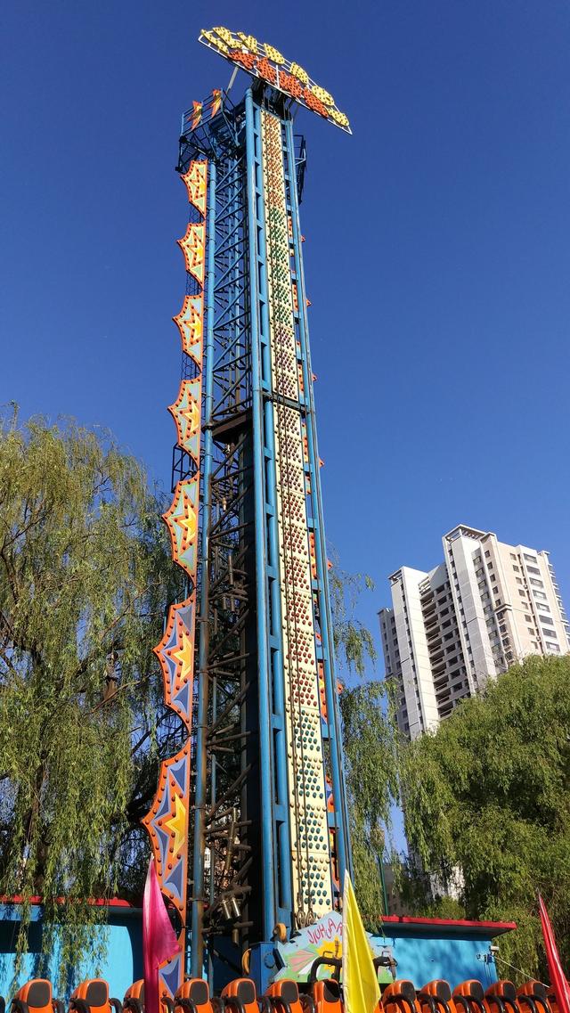 南湖游乐场惊险刺激一百元大人小孩乐翻天