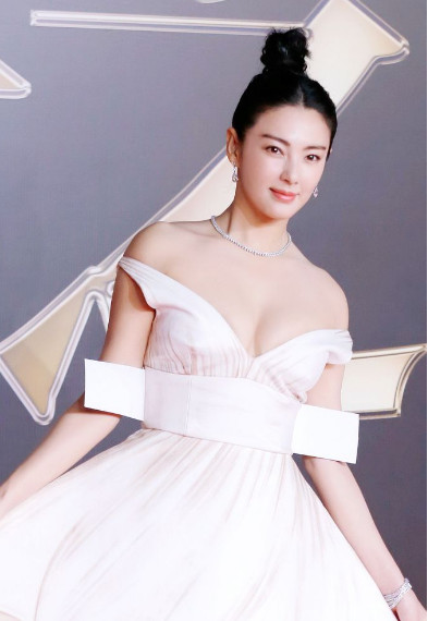 对比:女星太瘦不讨待见,稍微胖点更令人喜欢
