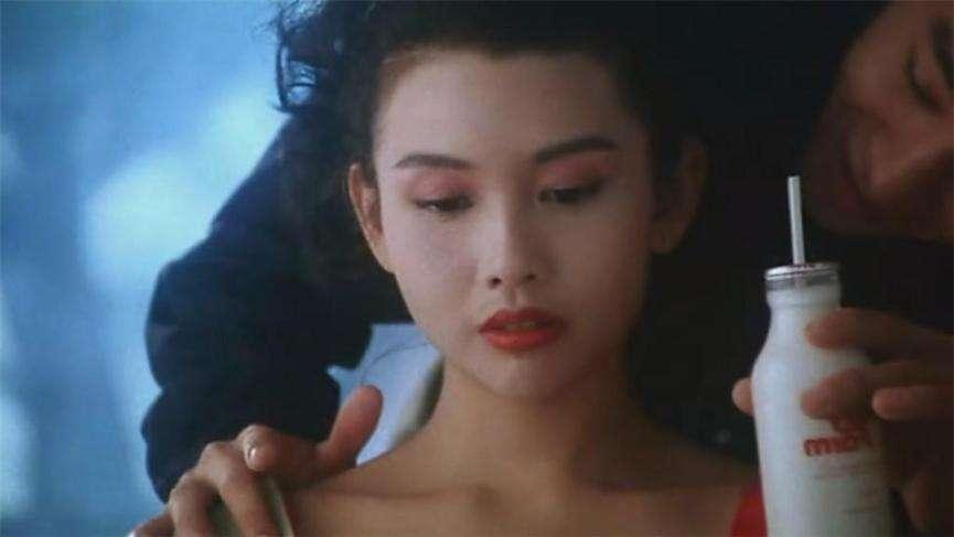 她是王晶的御用女主清纯女妖精,今嫁富豪老公隐退!