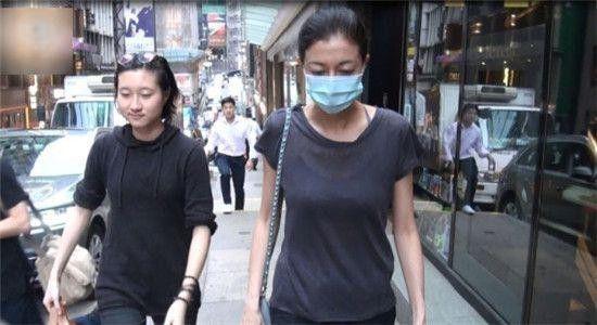 小龙女出院手臂上的伤痕,是遗传还是教育问题?