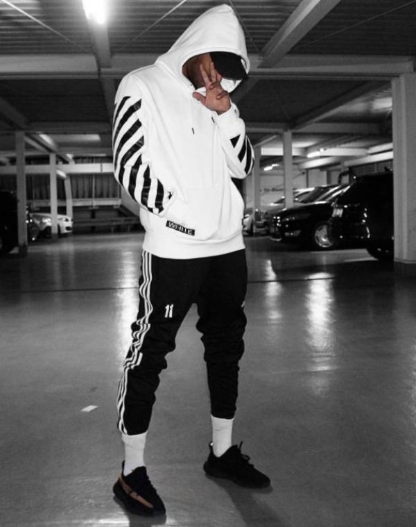 网帅必学拍照姿势这招潮男偏头痛没学好可红不了啊