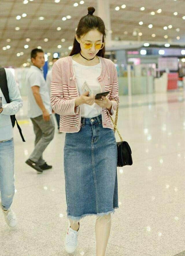 曲妖精的背带裤玩出新境界,比杨幂还会穿