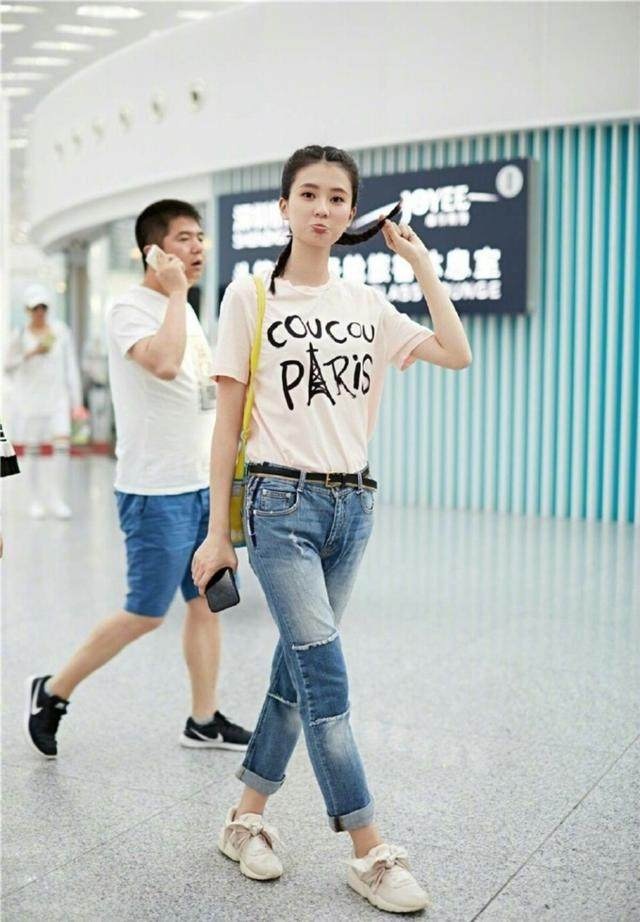 曲妖精的背带裤玩出新境界,比杨幂还会穿