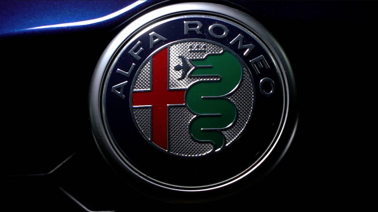 阿尔法·罗密欧giulia,拨片换挡让我神魂颠倒