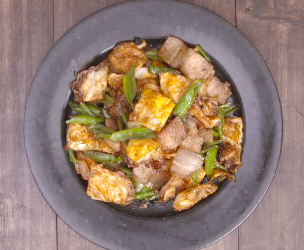 荷包蛋嫩五花肉喷香荷包蛋炒五花肉还不馋死你