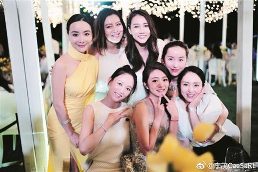安以轩夏威夷大婚 伴娘陈乔恩如愿抢得捧花