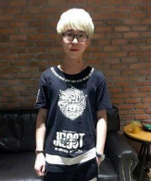 《王者荣耀》第一主播嗨氏直播间惊现神秘女子