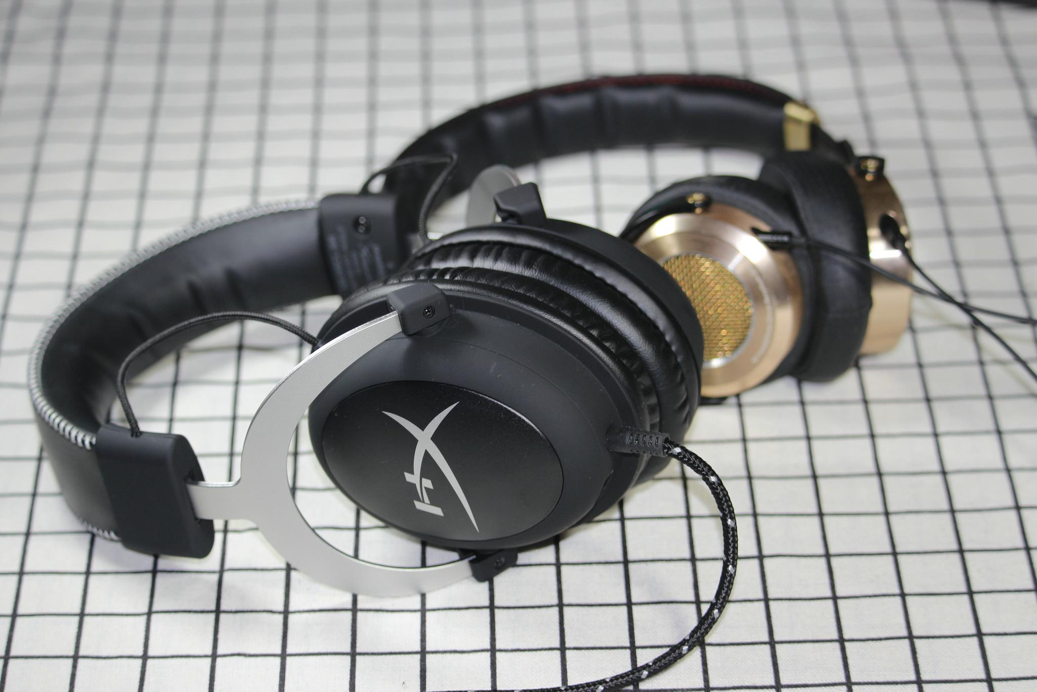 玩穿越火线必备的入门级别专业电竞耳机hyperx