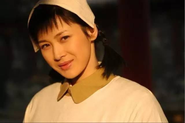 演李云龙老婆走红,曾相恋五年无果,如今嫁人生女