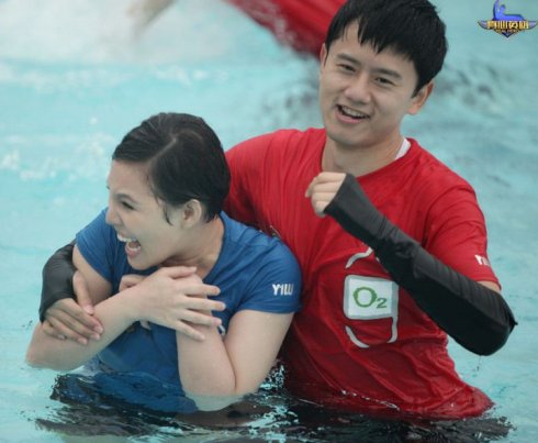颜值一般的Hold住姐谢依霖凭什么玩转内地演艺圈