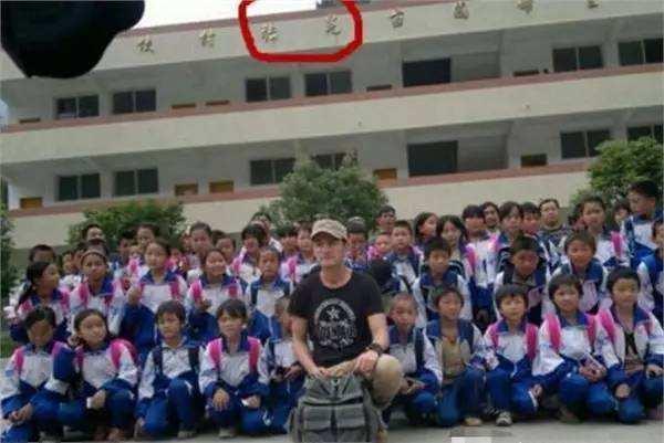 赵丽颖对助理像亲姐妹,你见过有伺候助理的明星吗?