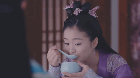 出道不久演什么像什么的彭豆豆是一枚不错的新生代演员,你被她圈粉了