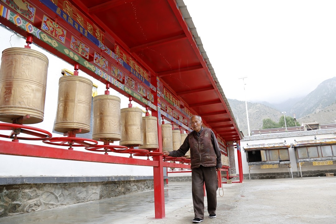 青海都兰寺 寂寥的修行者和追随者