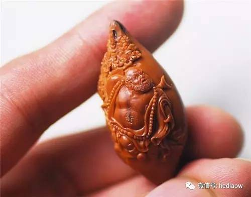 宋水官,赵英胜核雕名作欣赏:一刀一刻尽显世间神情