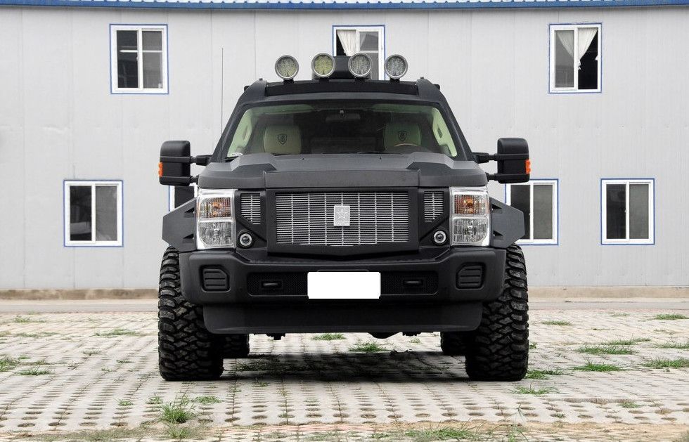 gx的越野车,和乔治巴顿相比,除了车头的牛头logo,没有任何区别,并且