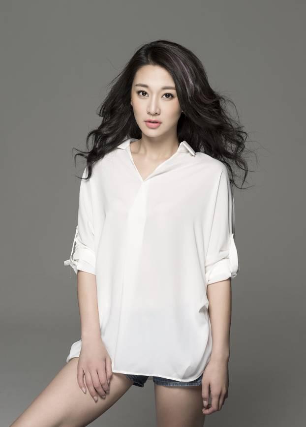 美女吕卓燃:《擒狼》金藤兰销魂也是悲催的销魂!