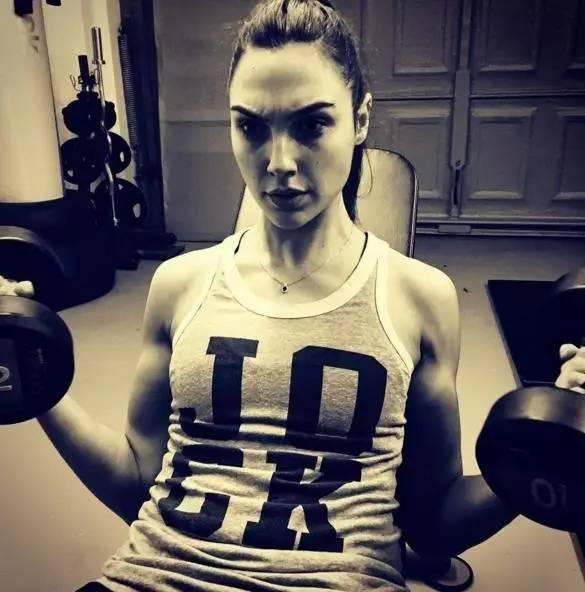 看，神奇女侠运动的时候就没听音乐