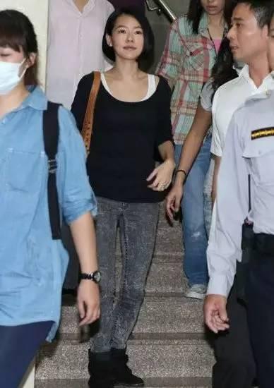 小S生日前夕痛哭,她的婚姻确实挺不容易的!
