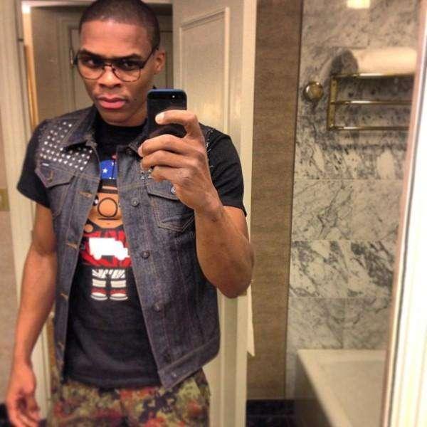 4,威少眼镜自拍萌神库里可以说是人生赢家,虽然生涯前期饱受伤病的