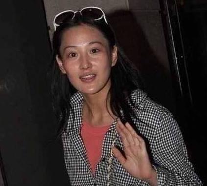 杨幂范冰冰路人镜头下依然美,她们却大变样!