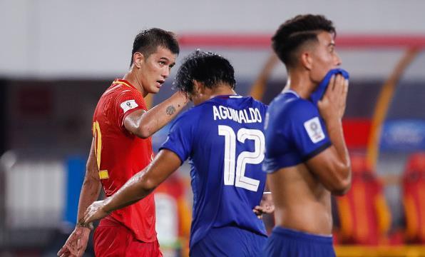 科隆球衣印中文名字,而中超球队只印赞助商!