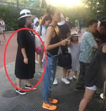杨幂范冰冰路人镜头下依然美,她们却大变样!