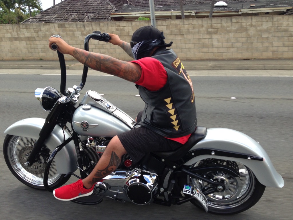 对这群不法之徒而言,机车就是他们的女人