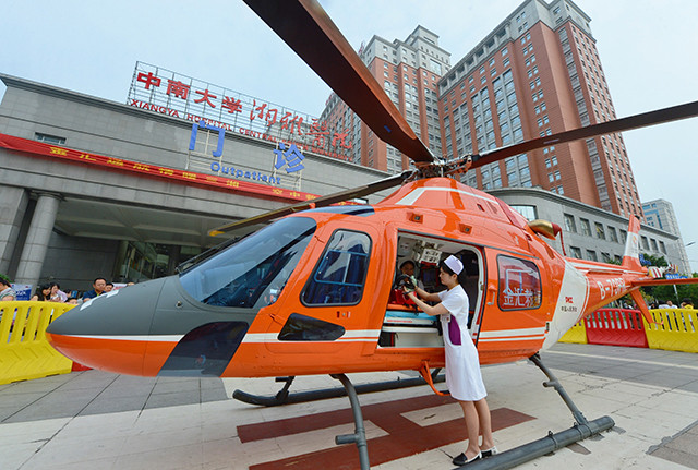 湘雅医院医疗直升机搭建空中援救生命通道