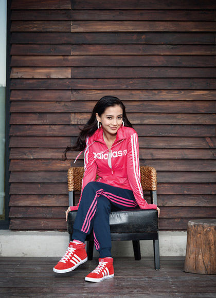 据悉adidasneo品牌代言人一直是angelababy与郑恺还有彭于晏,代言也