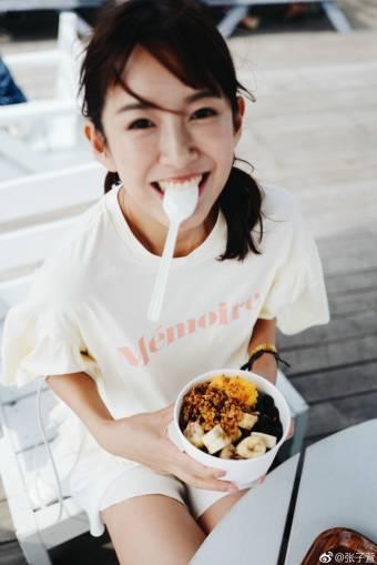 比起陈赫的好爸爸人设,张子萱完全是未婚少女人设!