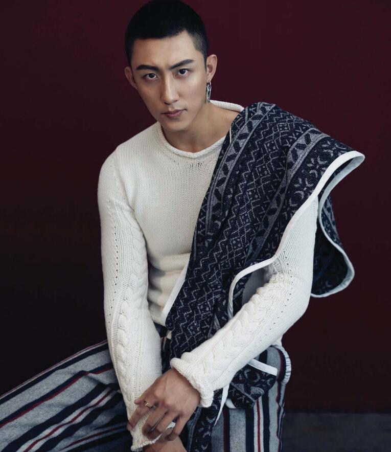 当红小鲜肉黄景瑜拍起时装来也是男人味十足的