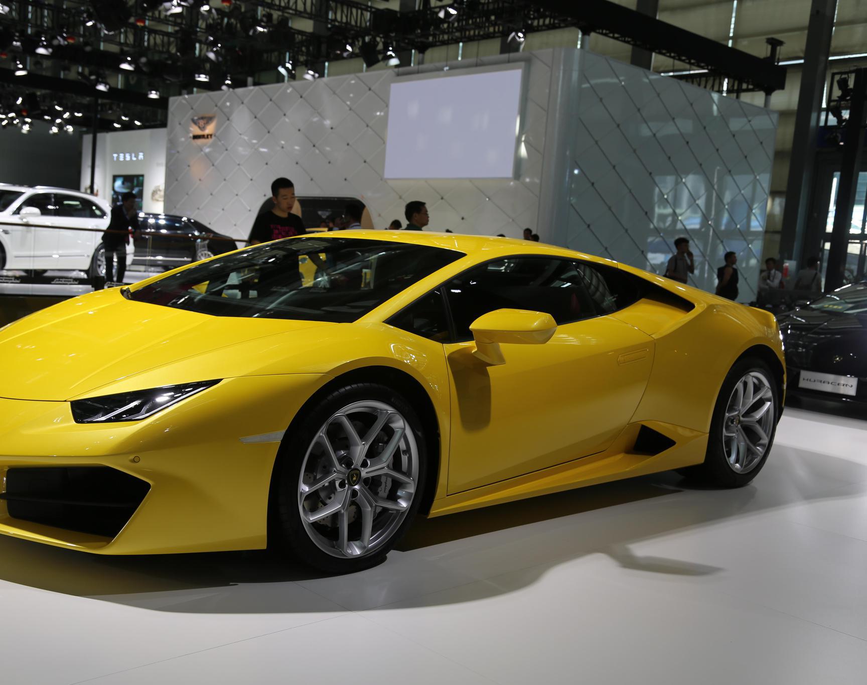300万:兰博基尼Huracan、阿斯顿马丁Rapide、讴歌NSX,你选谁