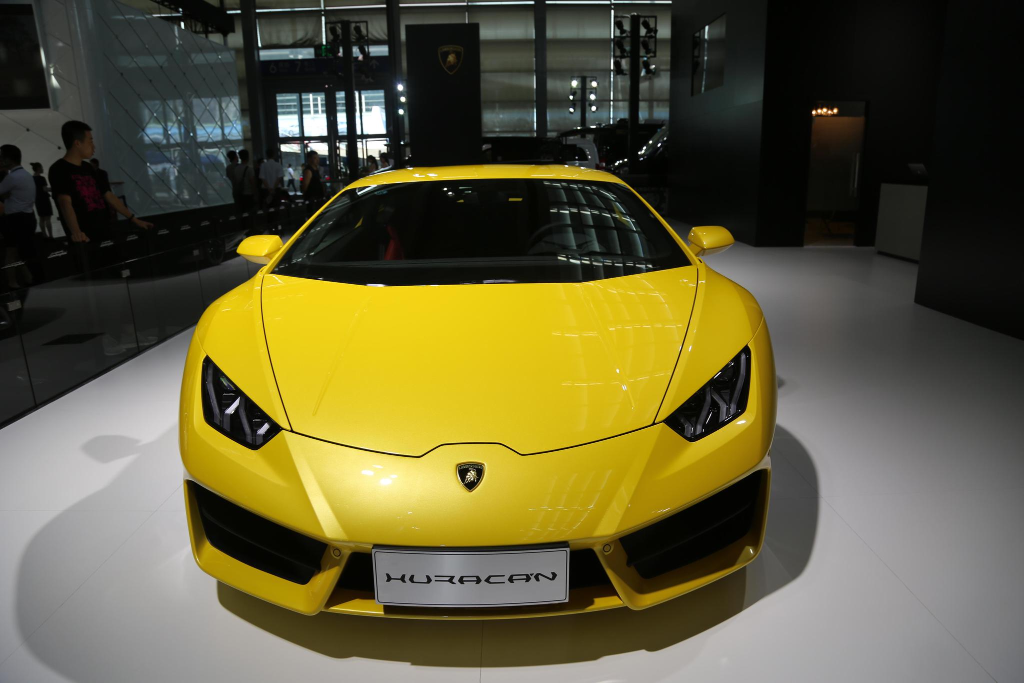 300万:兰博基尼Huracan、阿斯顿马丁Rapide、讴歌NSX,你选谁