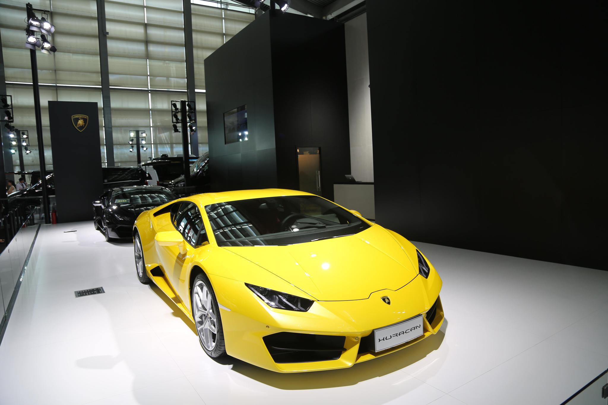 300万:兰博基尼Huracan、阿斯顿马丁Rapide、讴歌NSX,你选谁