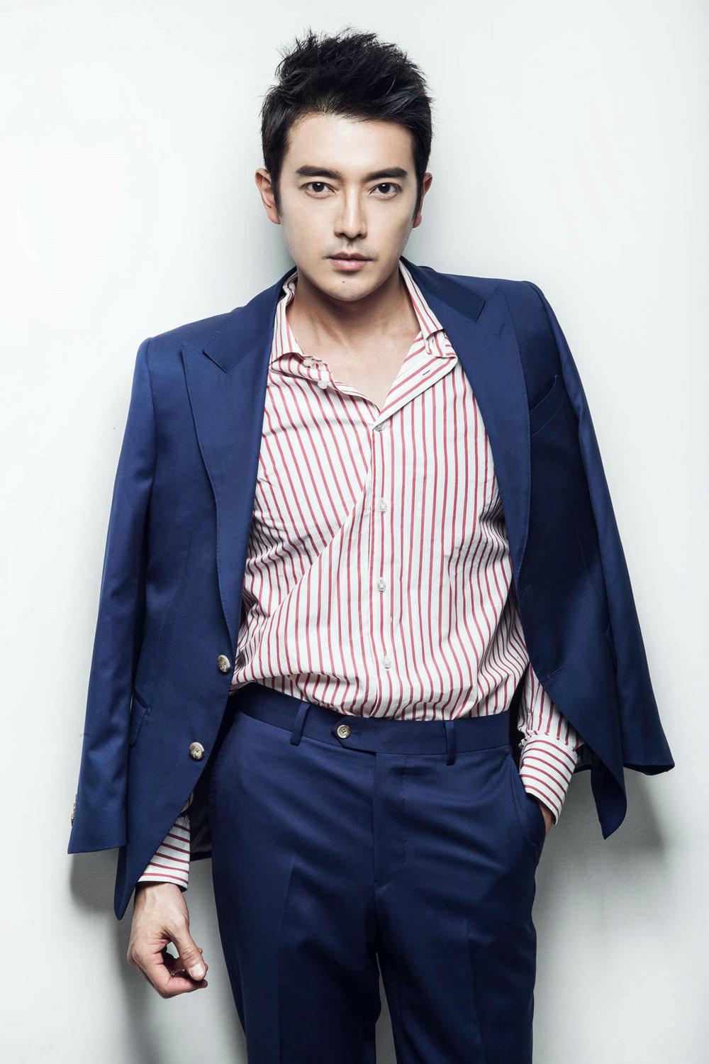 近日,演员田家达曝光了一组时尚写真.