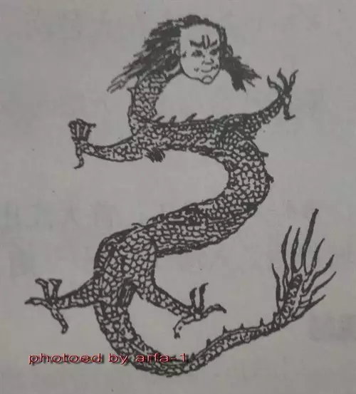 那时的雷神是人头龙身,半人半兽的天神,鼓个肚子就能发出响雷,十分