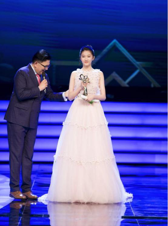 关晓彤的真实身高曝光,绝对不止173cm!