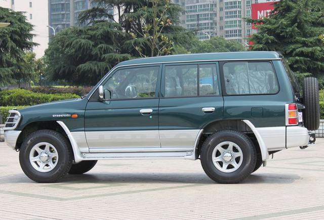 警察叔叔的最爱,连当兵的都拿它当军用车