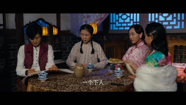 除了多个不同的人格~不同的是《诡宅魅影》走惊悚路线~大家是喜欢身娇