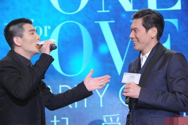 与向华强有父子相, 萧敬腾被向太收为干儿子