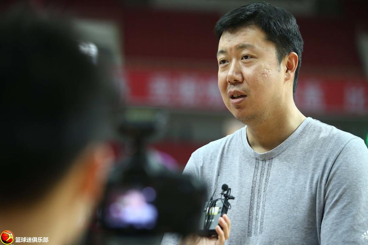 王治郅肯定宫鲁鸣训练方式,中国男篮就曾受益匪浅!