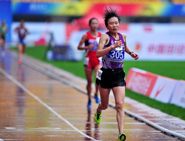 田径——全国冠军赛:王佳丽获女子10000米冠军