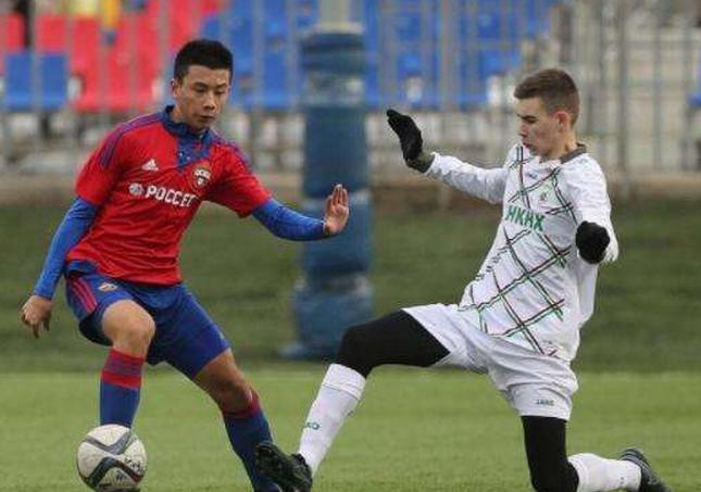 中国混血足球天才拒绝入俄罗斯籍,认定自己是