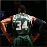 在推特上上传了NBA2K19各队预计首发阵容的