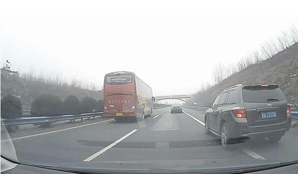 [转帖]老司机告诉你怎样做到十年开车零事故，新手收藏！