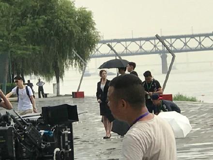 不止杨幂是好老板,赵丽颖旗下艺人的待遇可能会更好