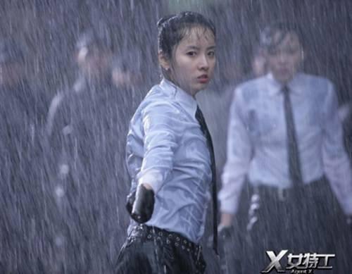 唐嫣敬业为戏多次淋雨，心疼赵丽颖在雨中受虐！