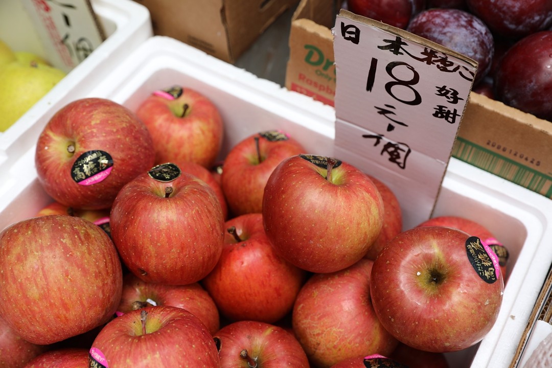 体验香港菜市场那些昂贵的进口水果