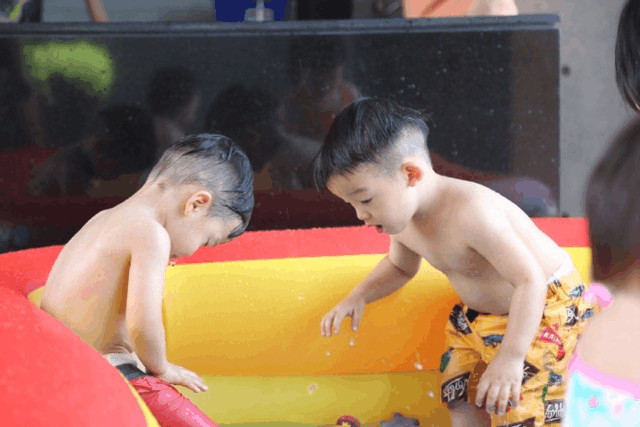 范玮琪38岁试管成功 谁料一怀就是双胞胎